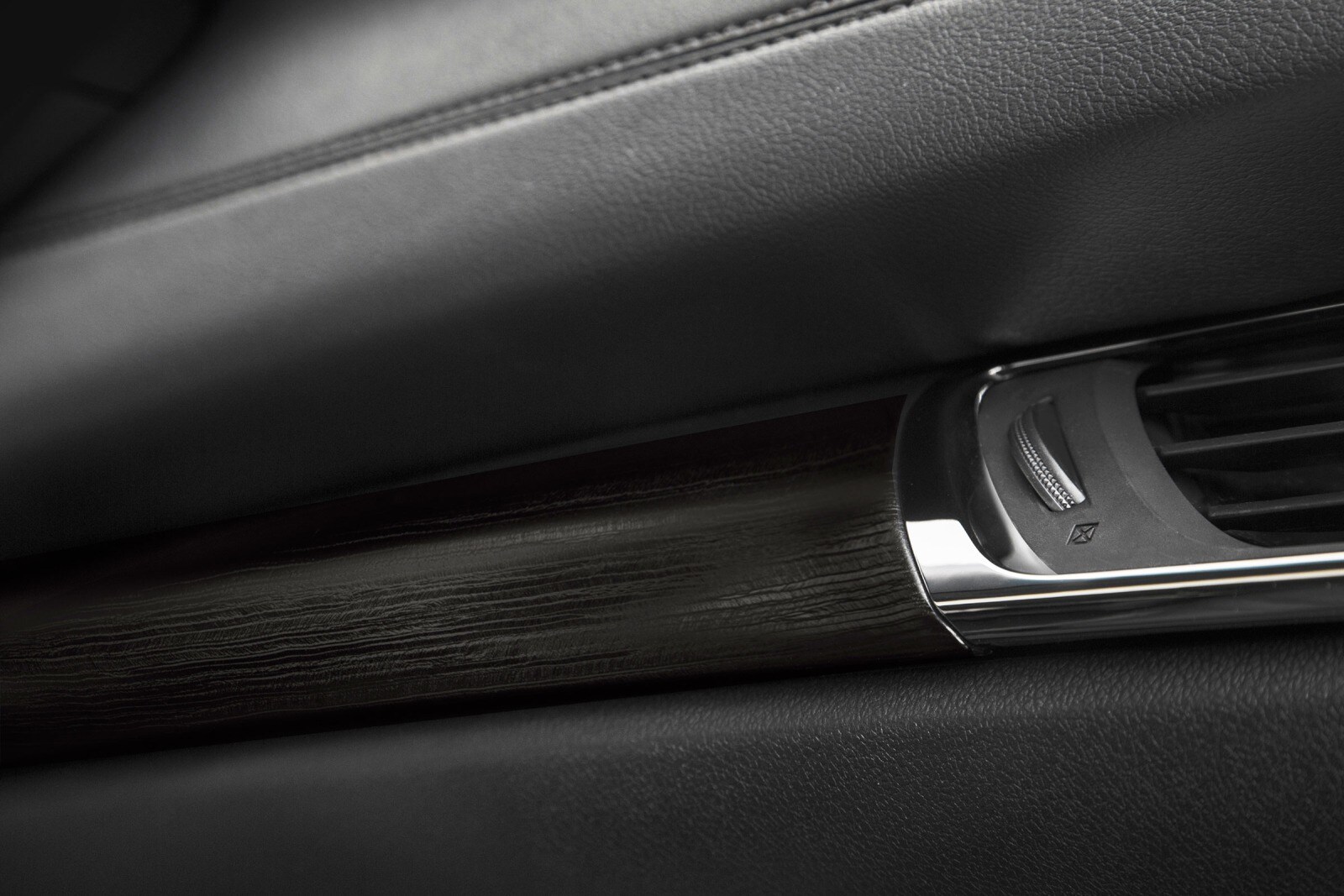 2016 Toyota Avalon interior DETAIL