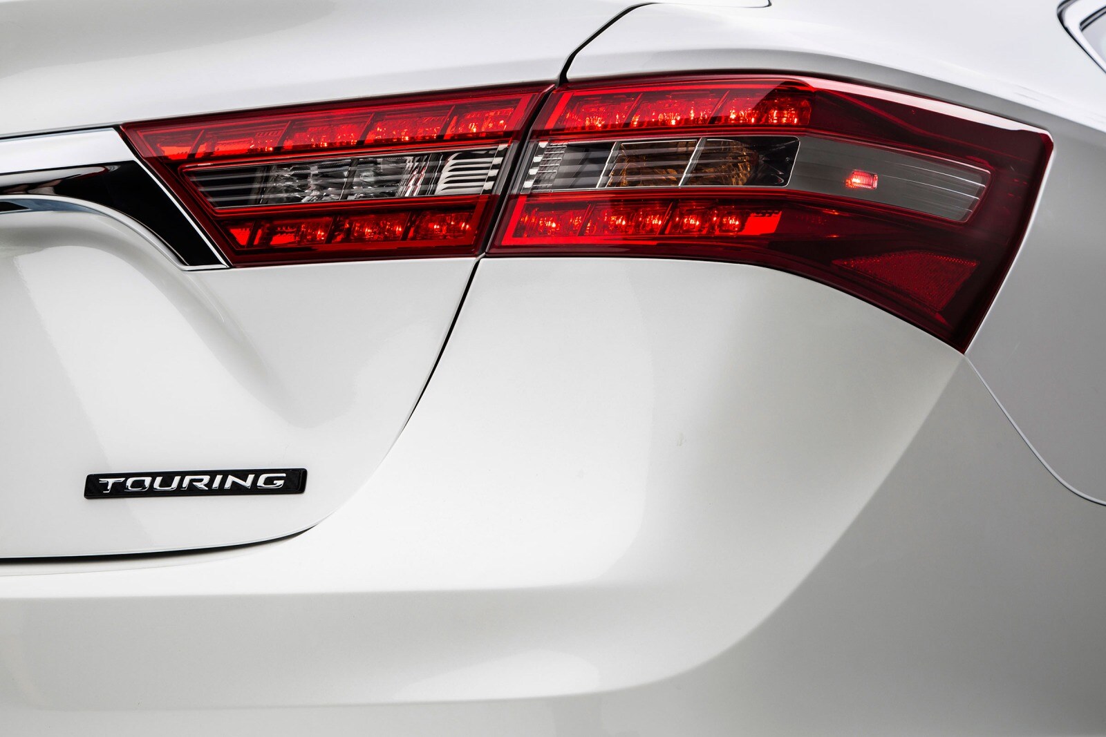 2018 Toyota Avalon — OEM photo 3