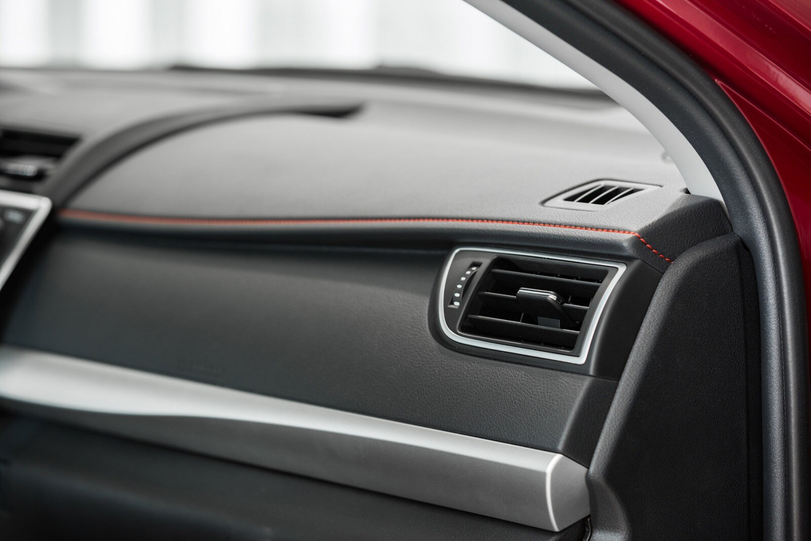 2015 Toyota Camry front safety DETAIL