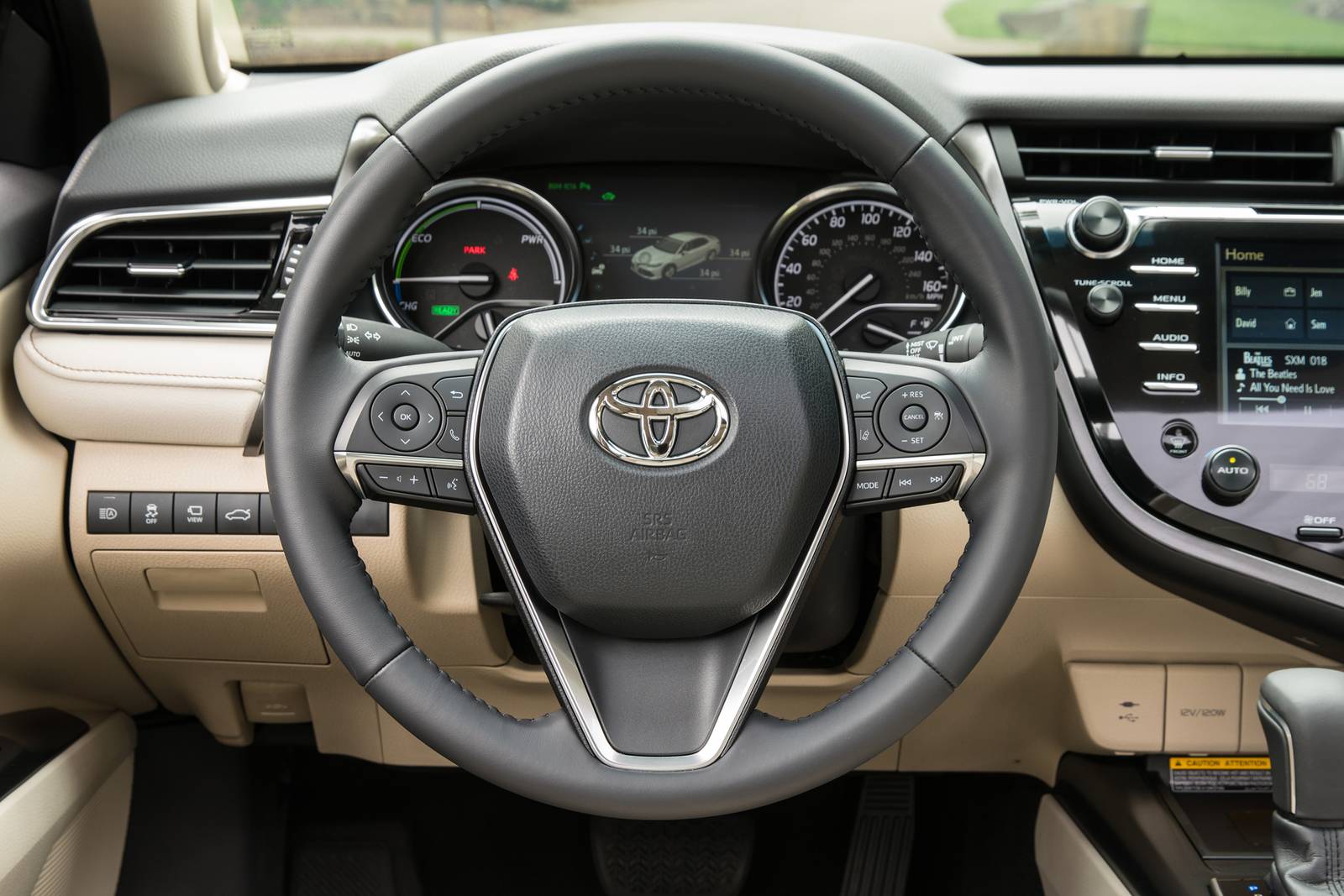 2018 Toyota Camry interior SWD