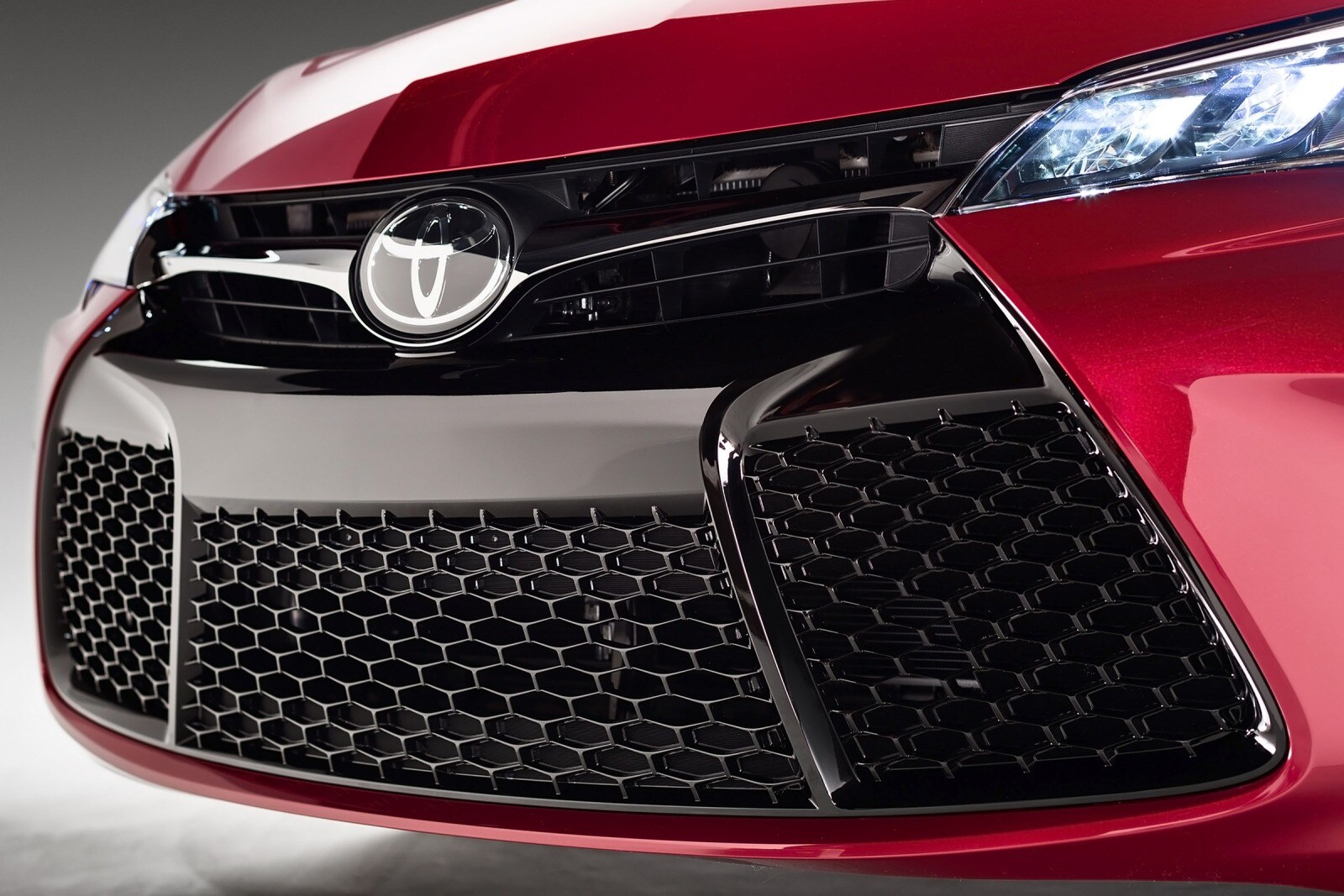 2015 Toyota Camry exterior FBDG