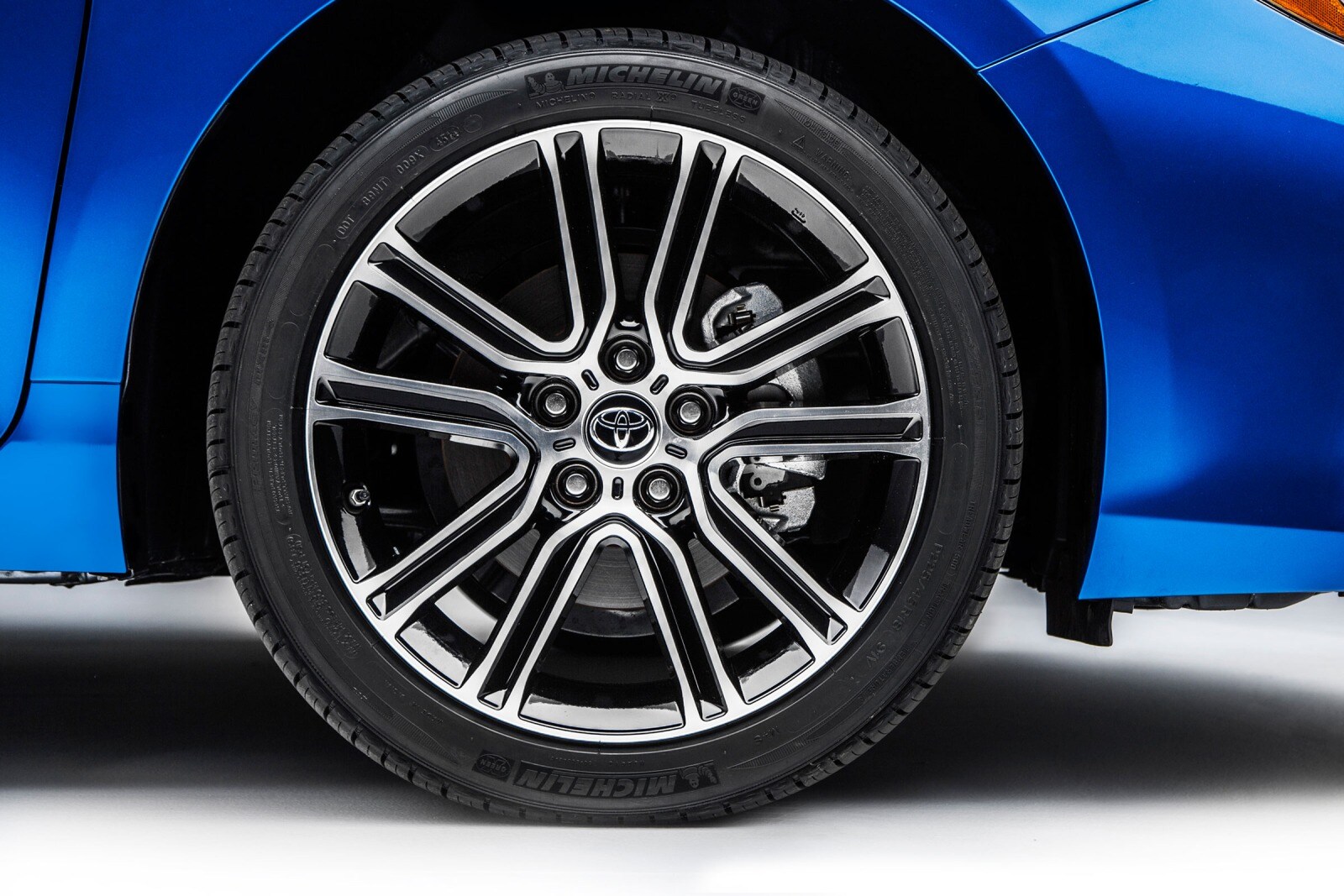 2016 Toyota Camry exterior W