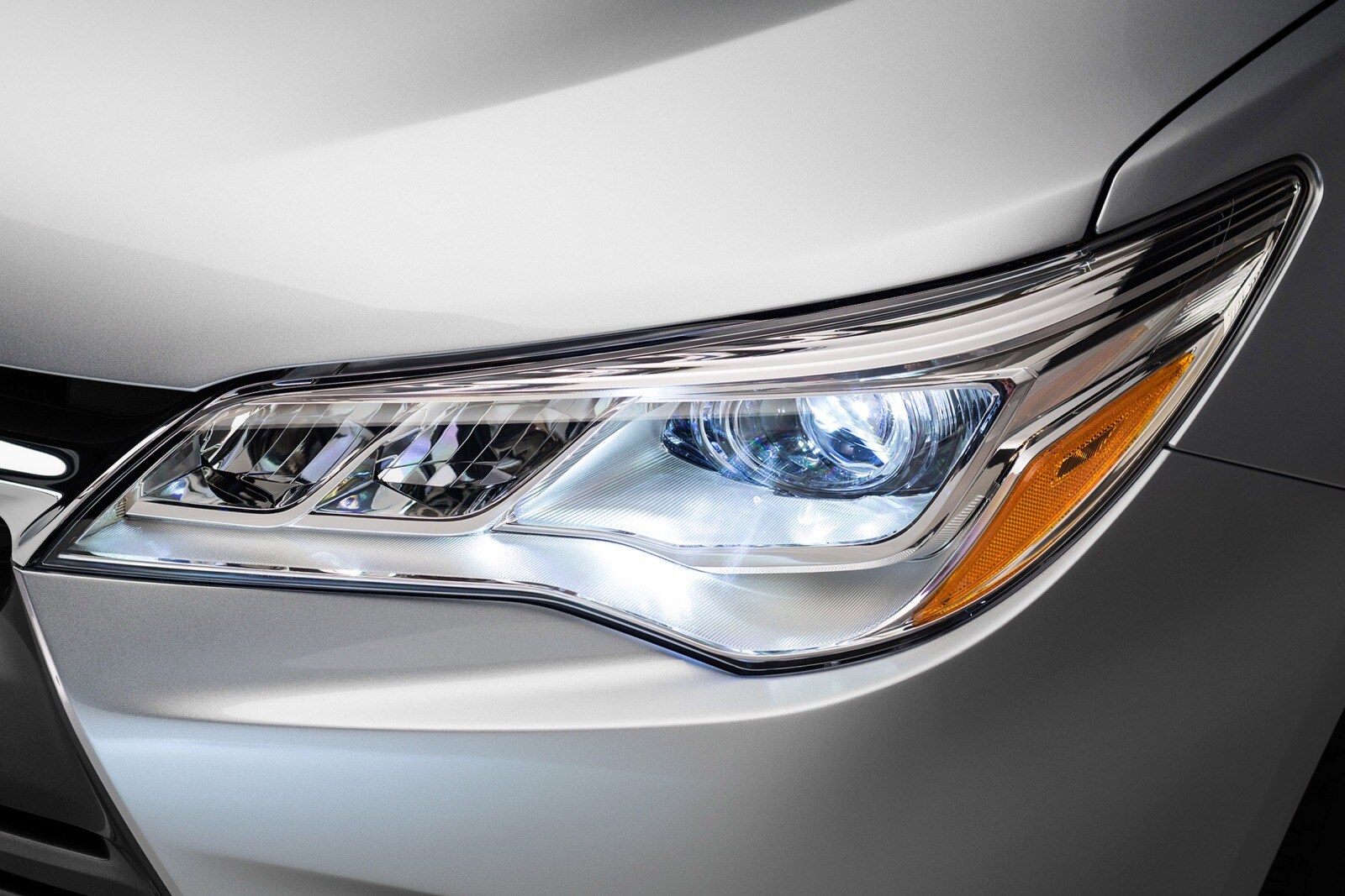 2016 Toyota Camry exterior EDETAIL