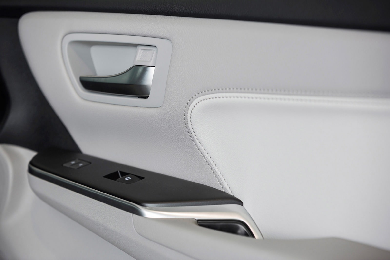 2016 Toyota Camry front safety DETAIL