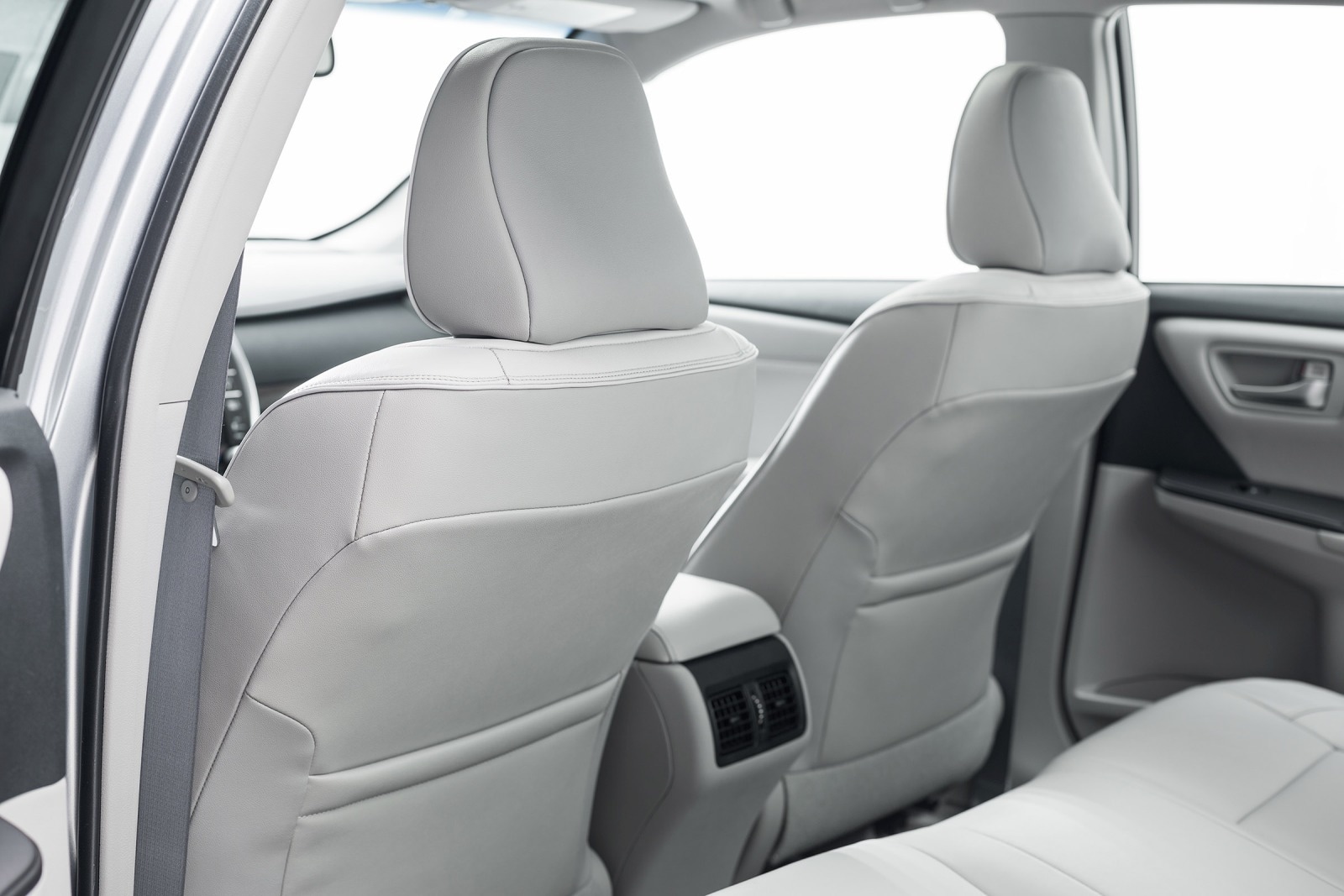 2016 Toyota Camry interior RI