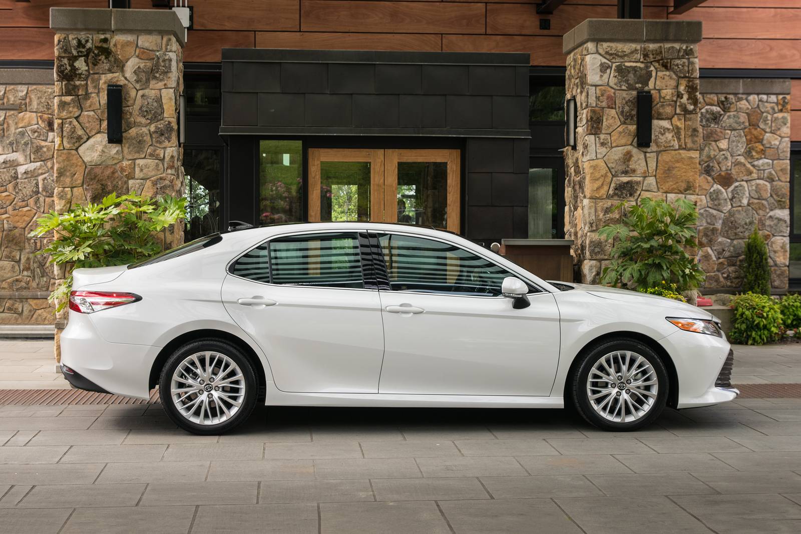 2018 Toyota Camry exterior S