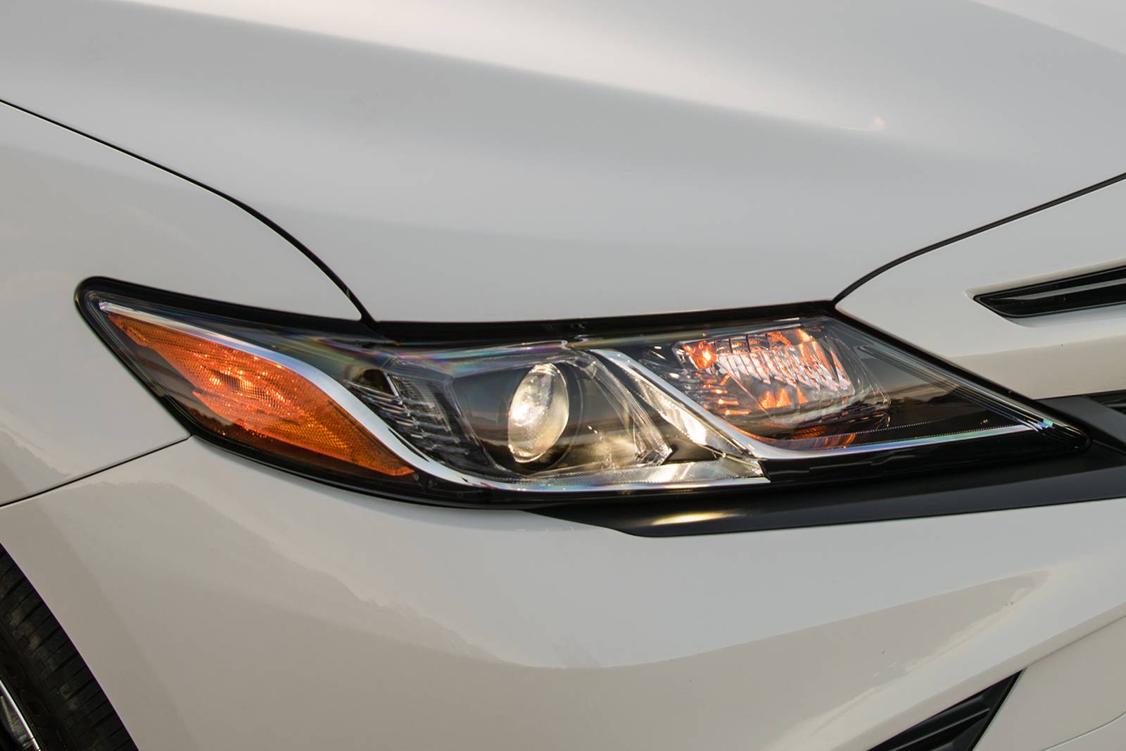 2020 Toyota Camry Hybrid exterior EDETAIL