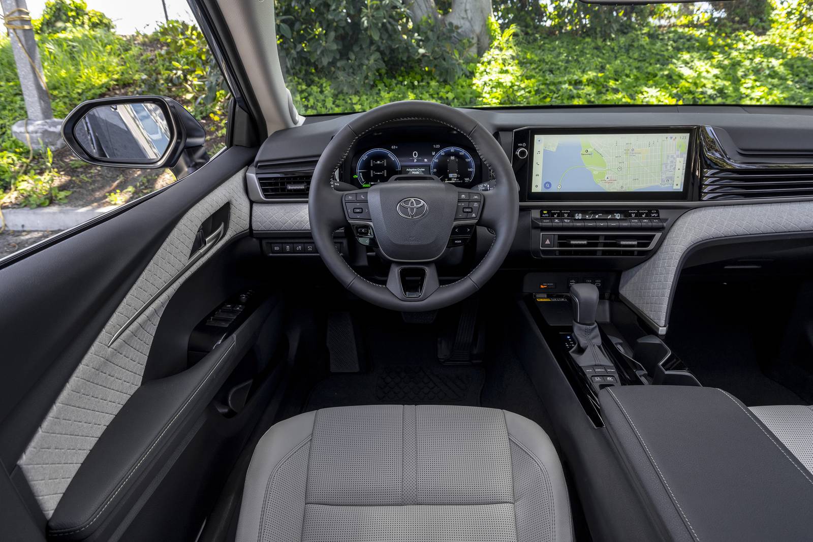 2025 Toyota Camry interior SWD