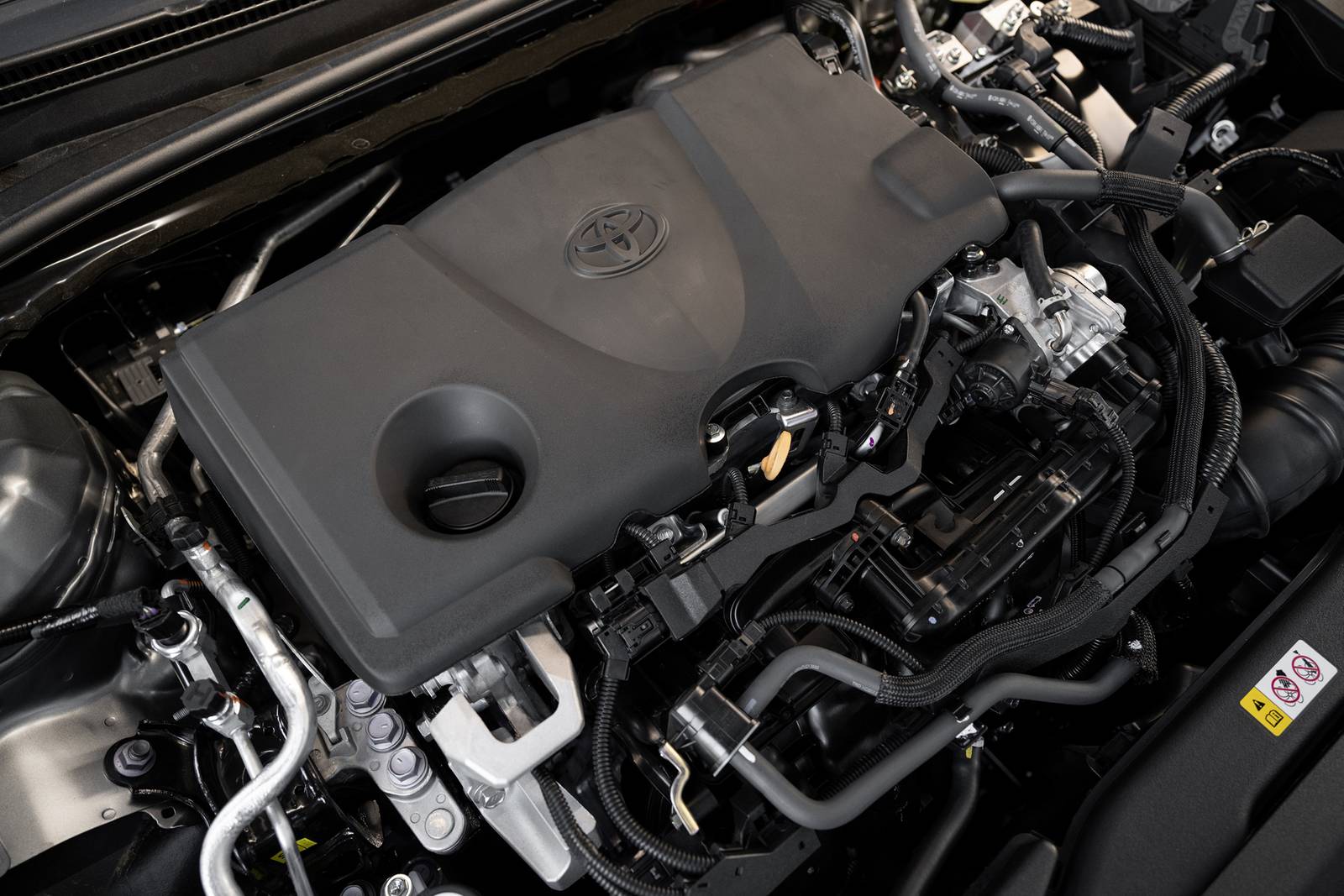 Toyota Camry XSE 2.5L Gas-Electric Hybrid Engine