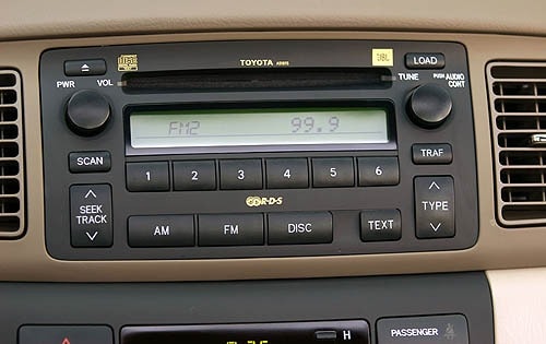 2005 Toyota Corolla front safety DETAIL