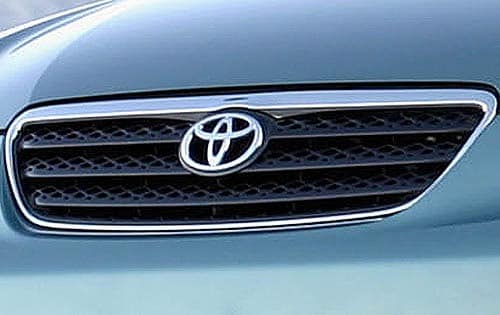 2005 Toyota Corolla front safety DETAIL