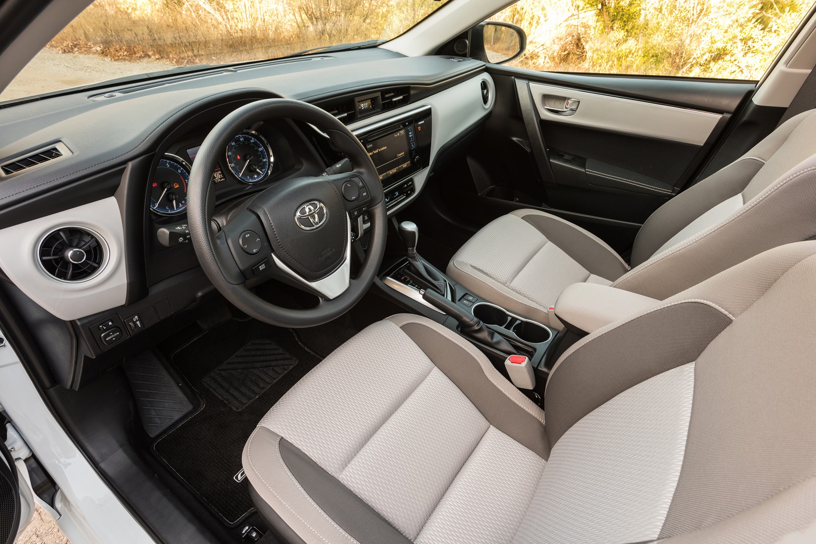 2017 Toyota Corolla interior SWD