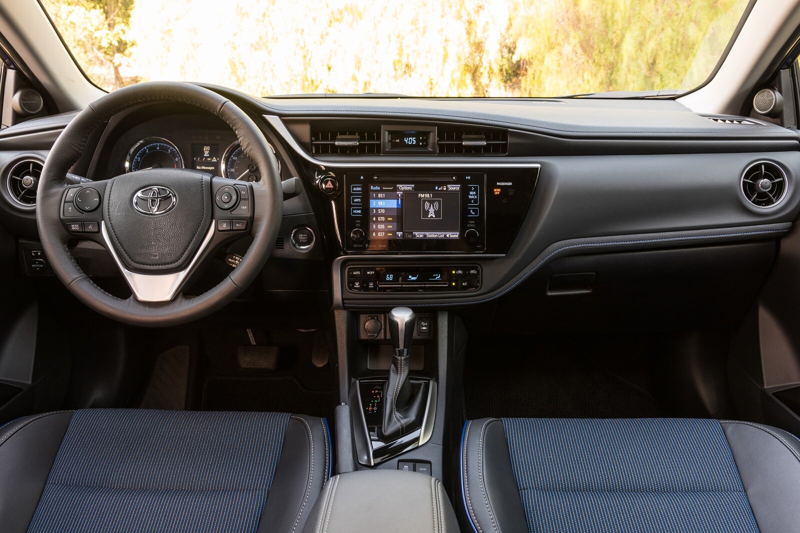 2017 Toyota Corolla interior D