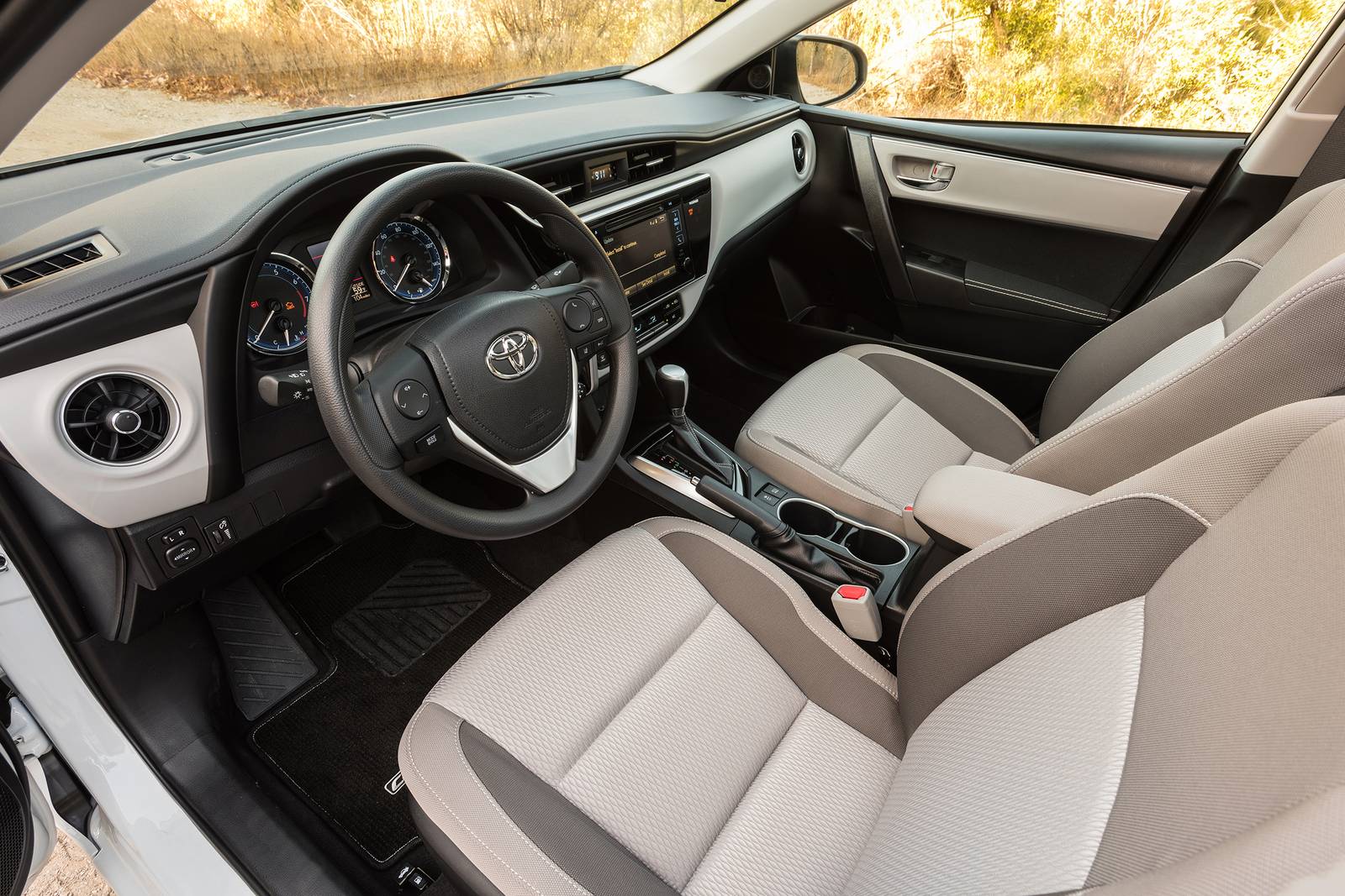 2018 Toyota Corolla interior SWD