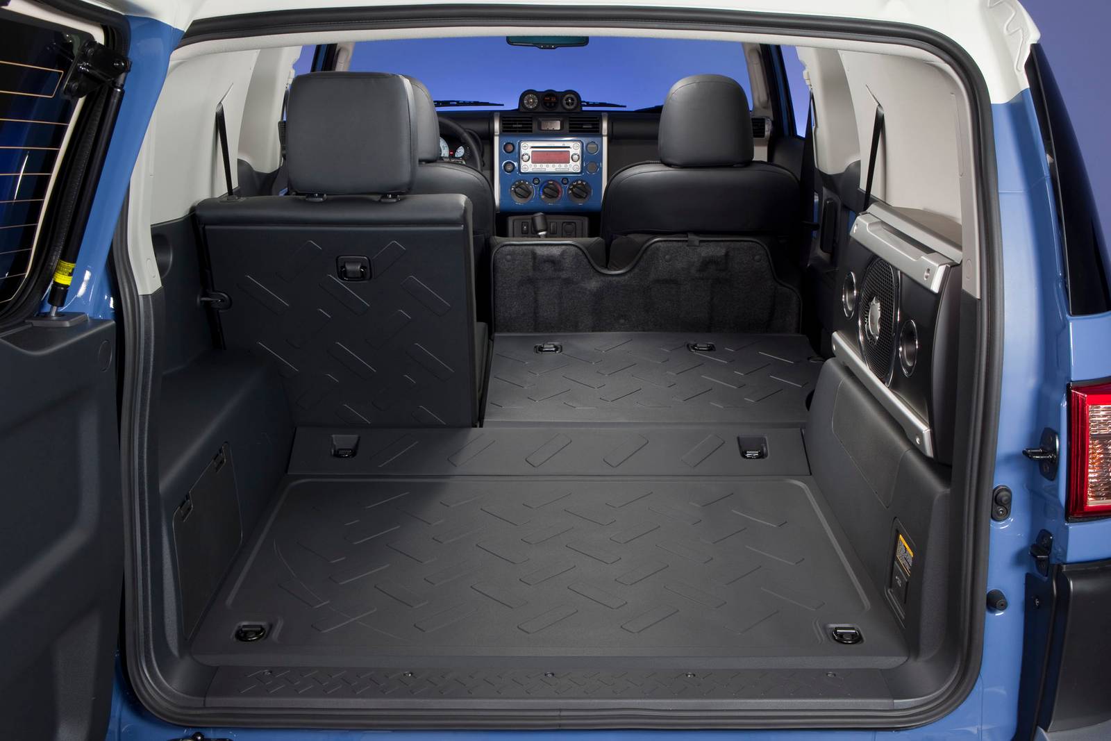 2013 Toyota FJ Cruiser interior CARGO