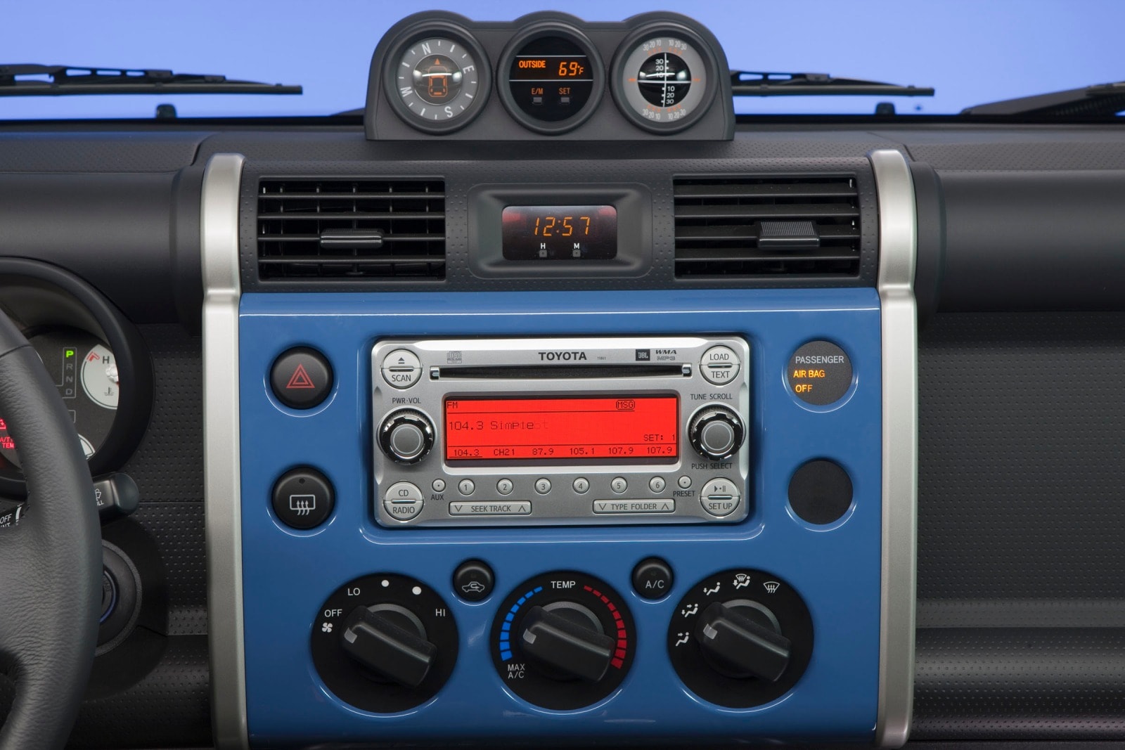 2013 Toyota FJ Cruiser interior CC