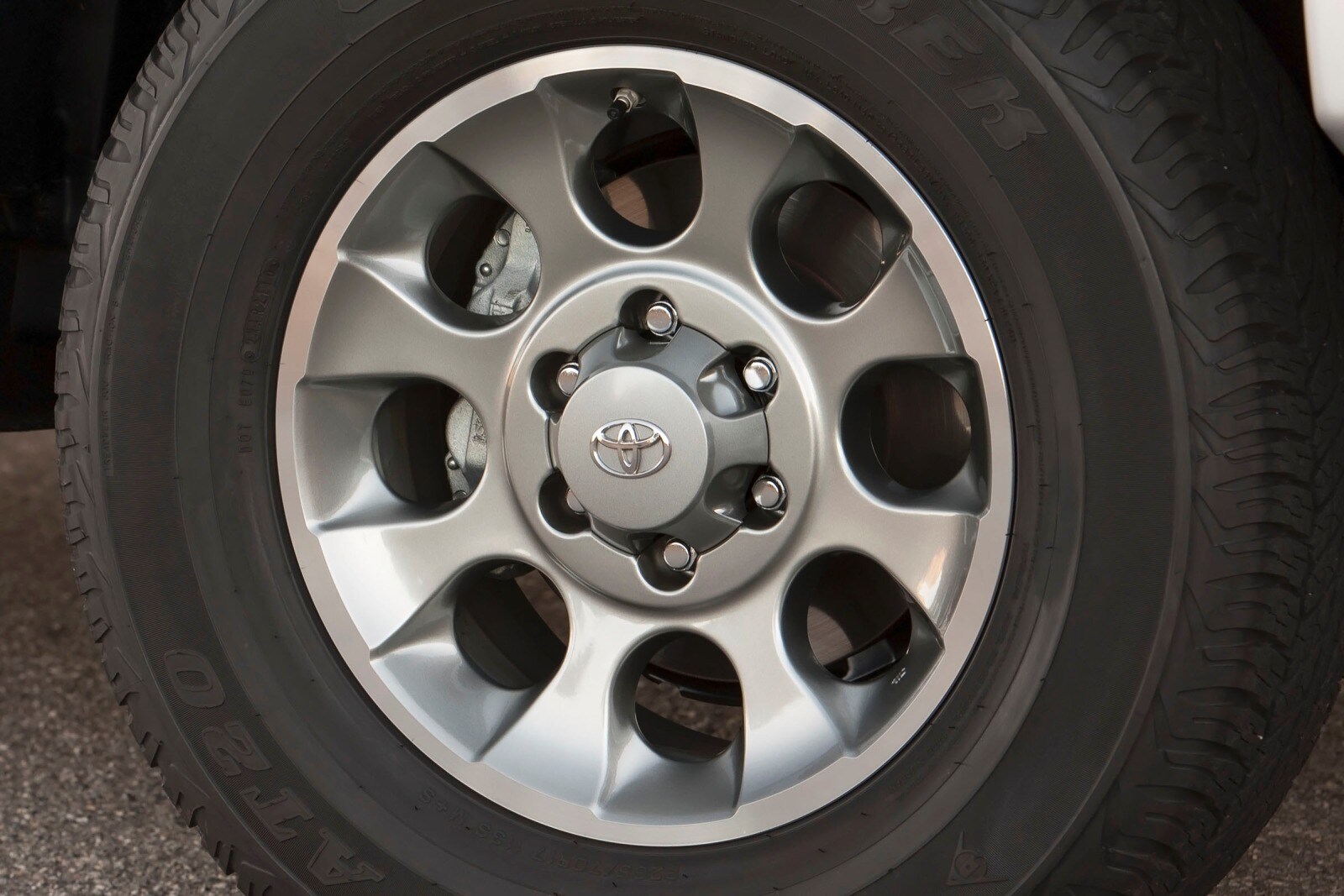 2013 Toyota FJ Cruiser — OEM photo 3
