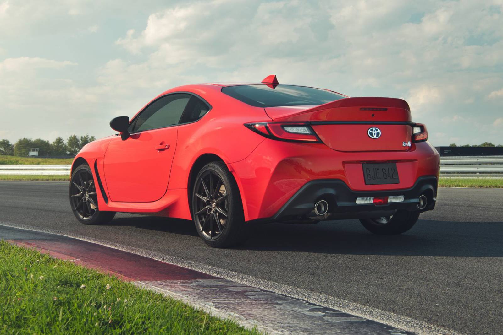 2022 Toyota GR86 — OEM photo 2