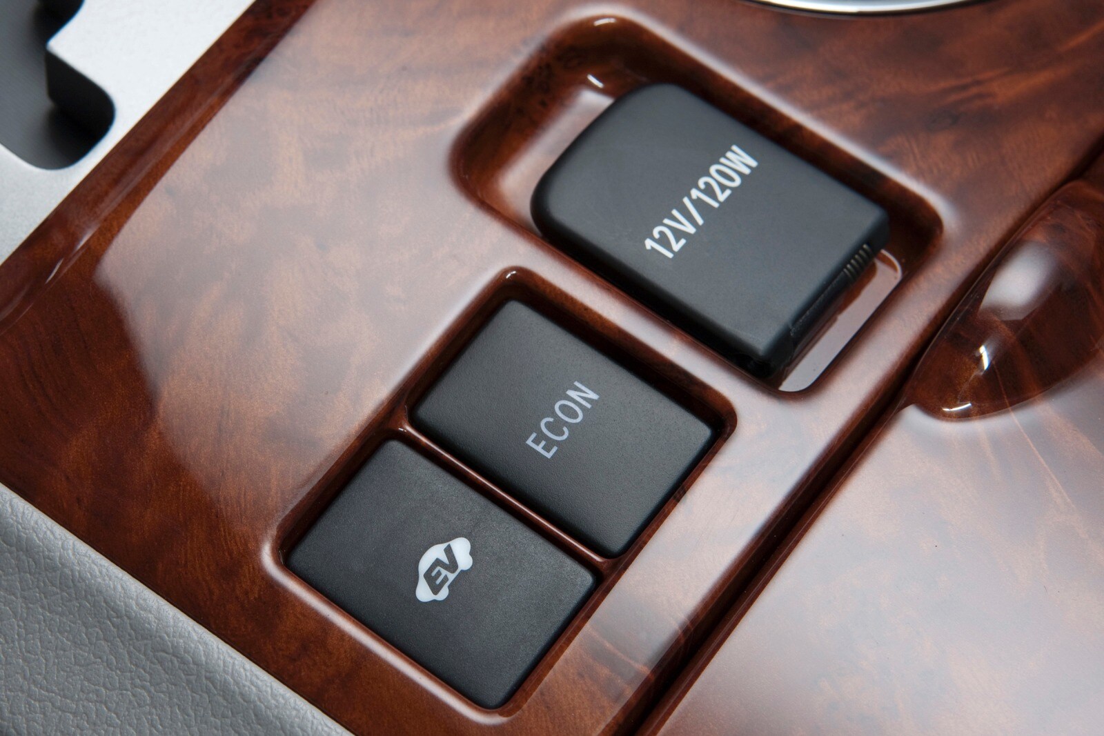 2013 Toyota Highlander front safety DETAIL