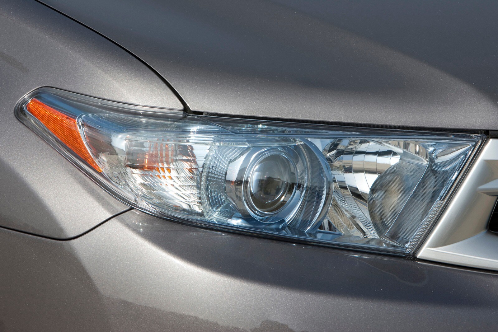 2013 Toyota Highlander exterior EDETAIL