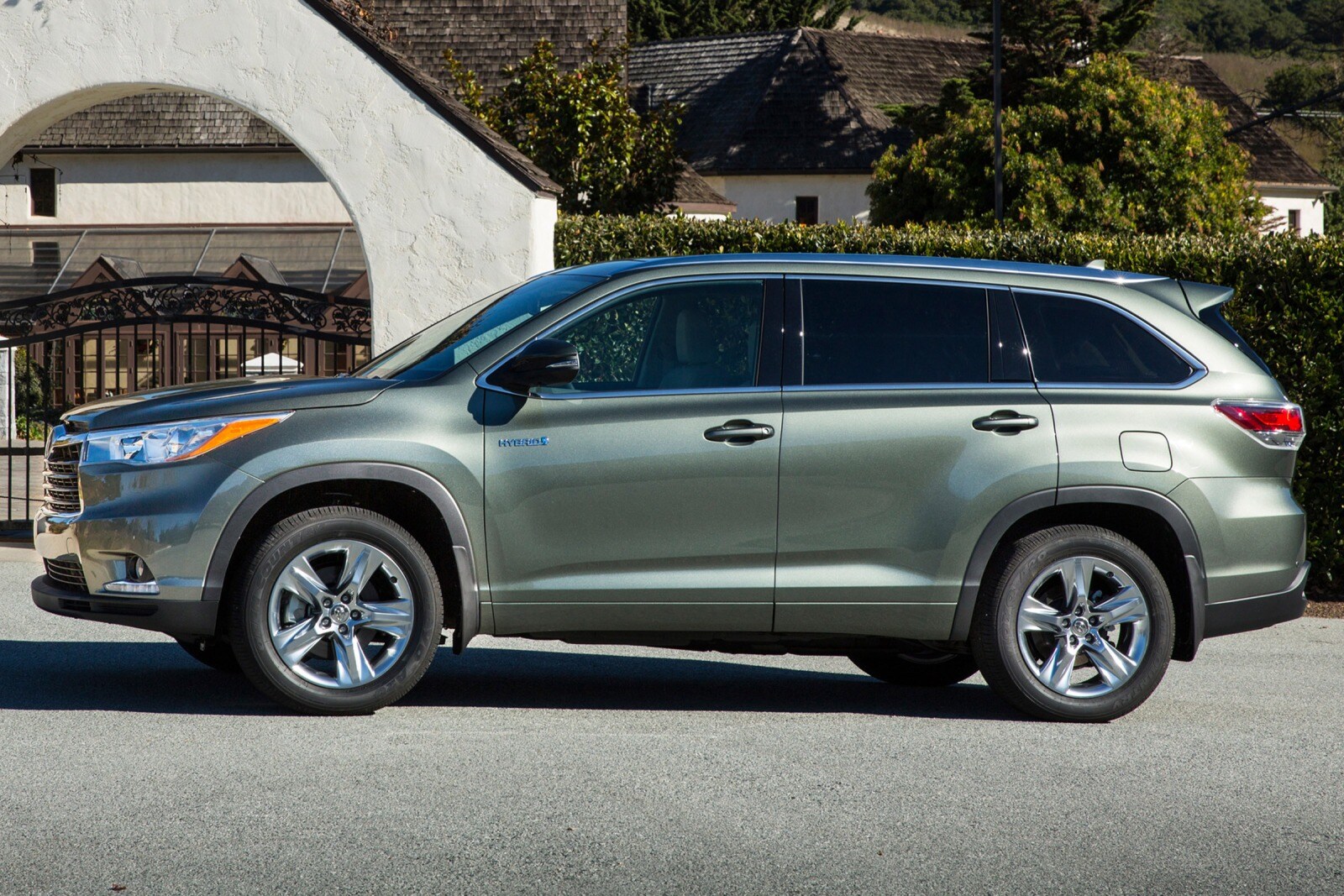 2016 Toyota Highlander Hybrid Limited Platinum 4dr SUV Exterior Shown