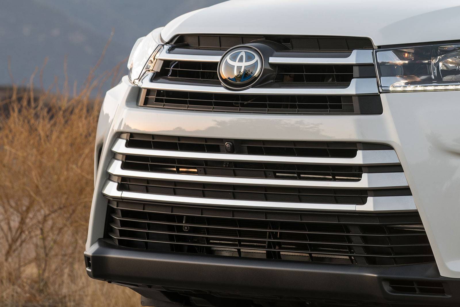 2017 Toyota Highlander exterior FBDG