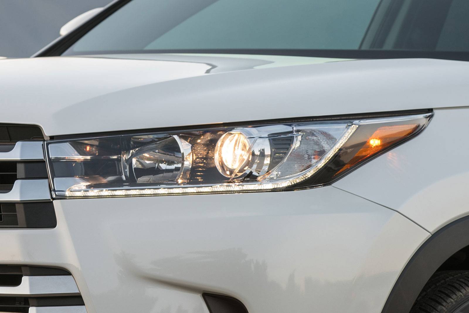 2017 Toyota Highlander exterior EDETAIL