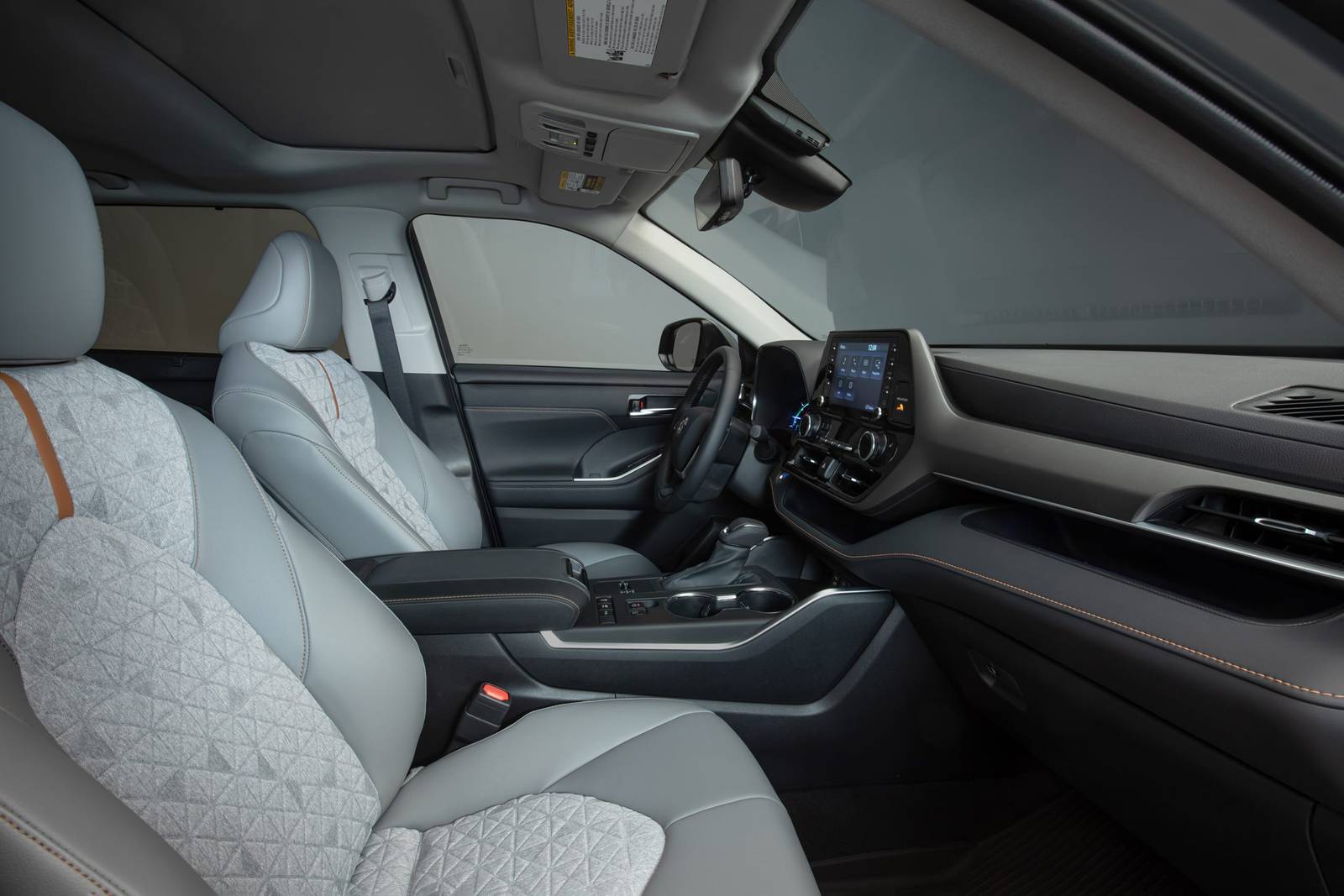 2022 Toyota Highlander interior I