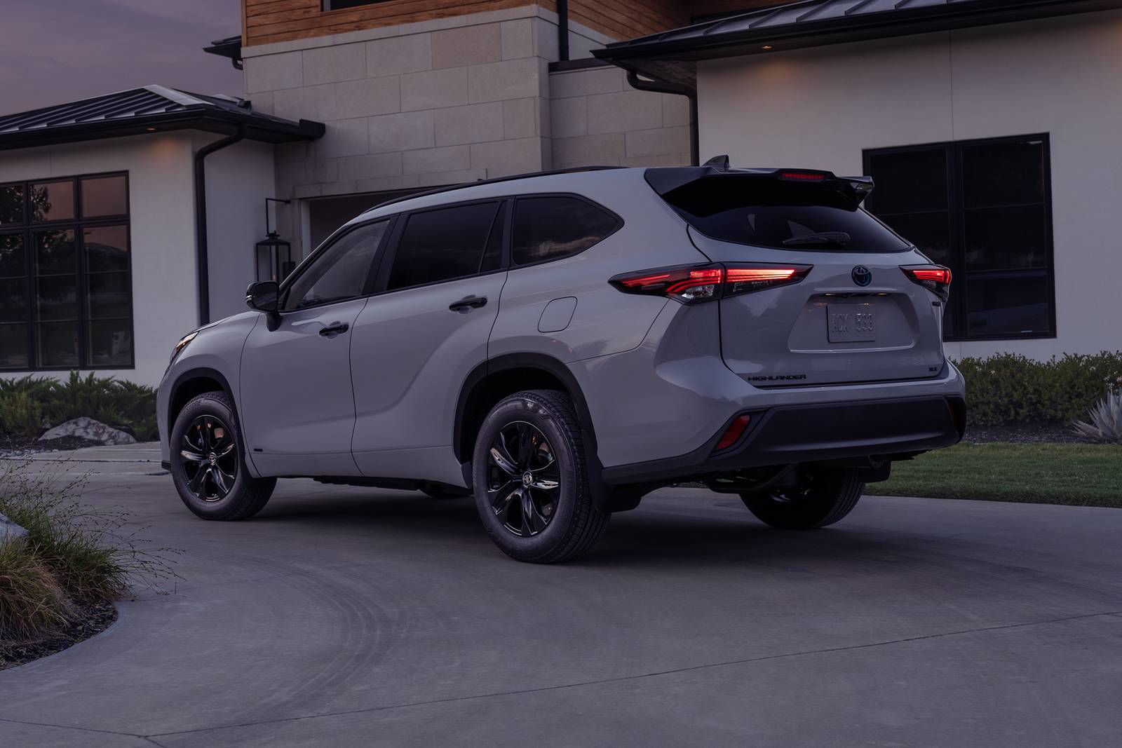 2024 Toyota Highlander exterior F