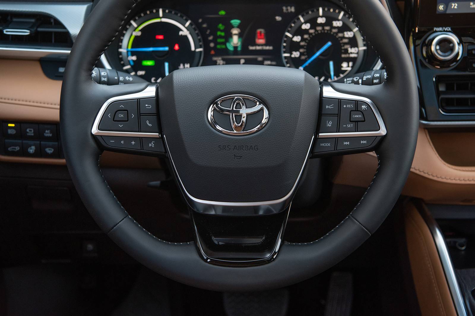 2025 Toyota Highlander interior SWD