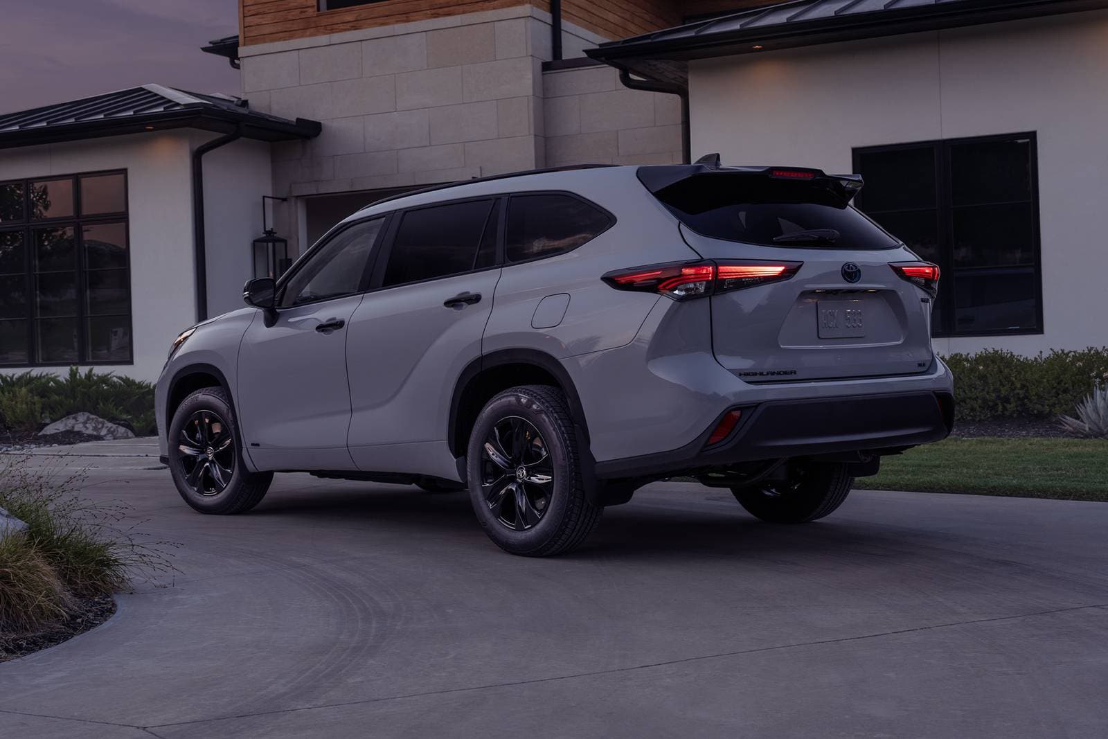 2025 Toyota Highlander exterior F