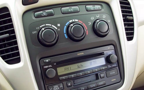 2003 Toyota Highlander interior CC