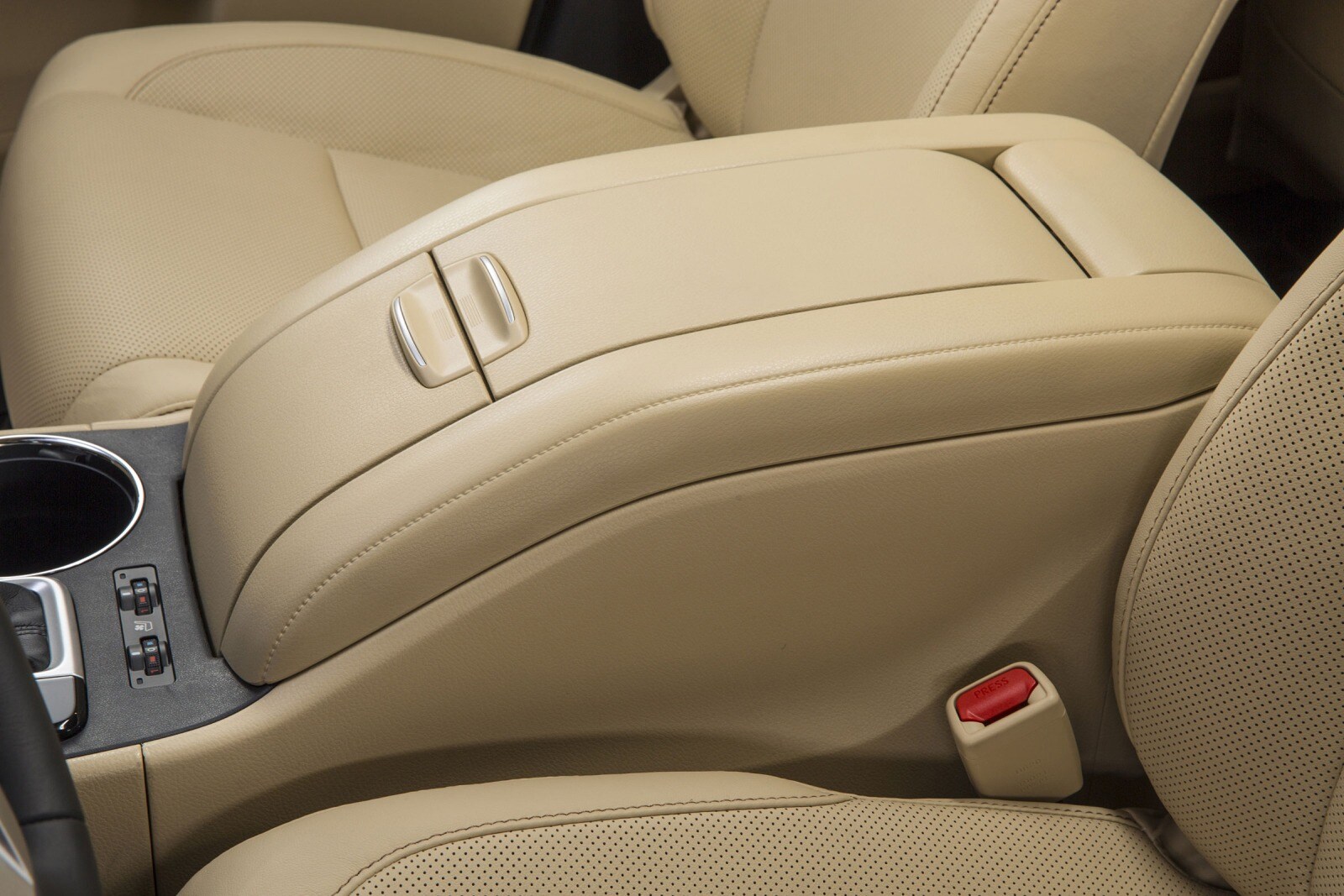 2016 Toyota Highlander interior DETAIL