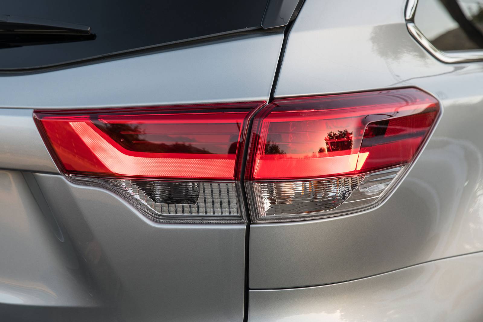 2017 Toyota Highlander exterior EDETAIL