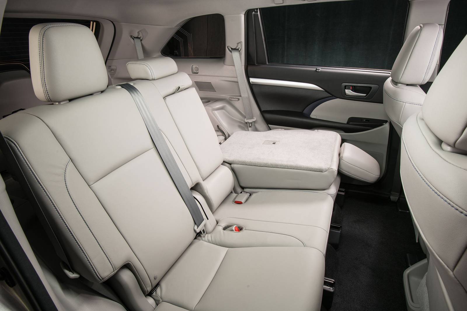 2017 Toyota Highlander interior RSD