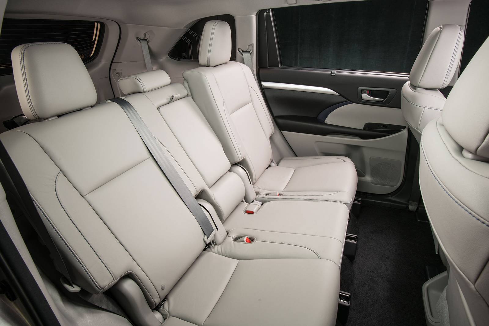 2017 Toyota Highlander interior RI