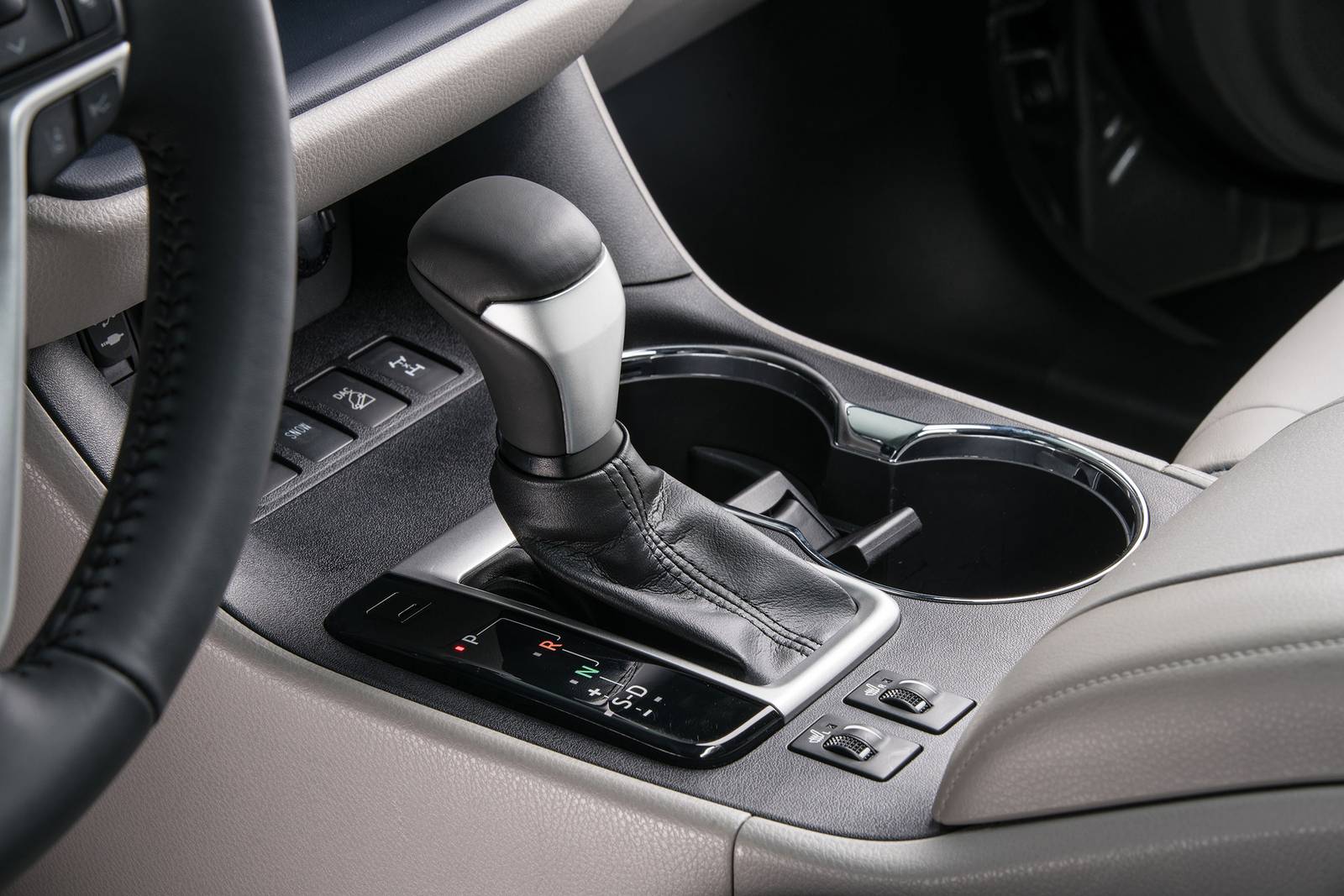 2017 Toyota Highlander interior SHF