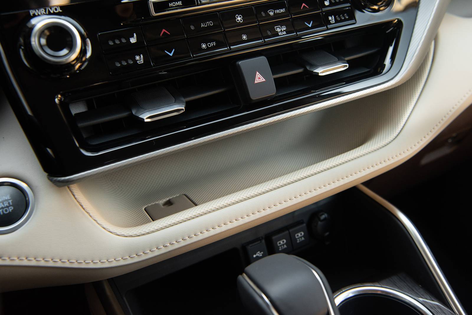 2020 Toyota Highlander interior DETAIL