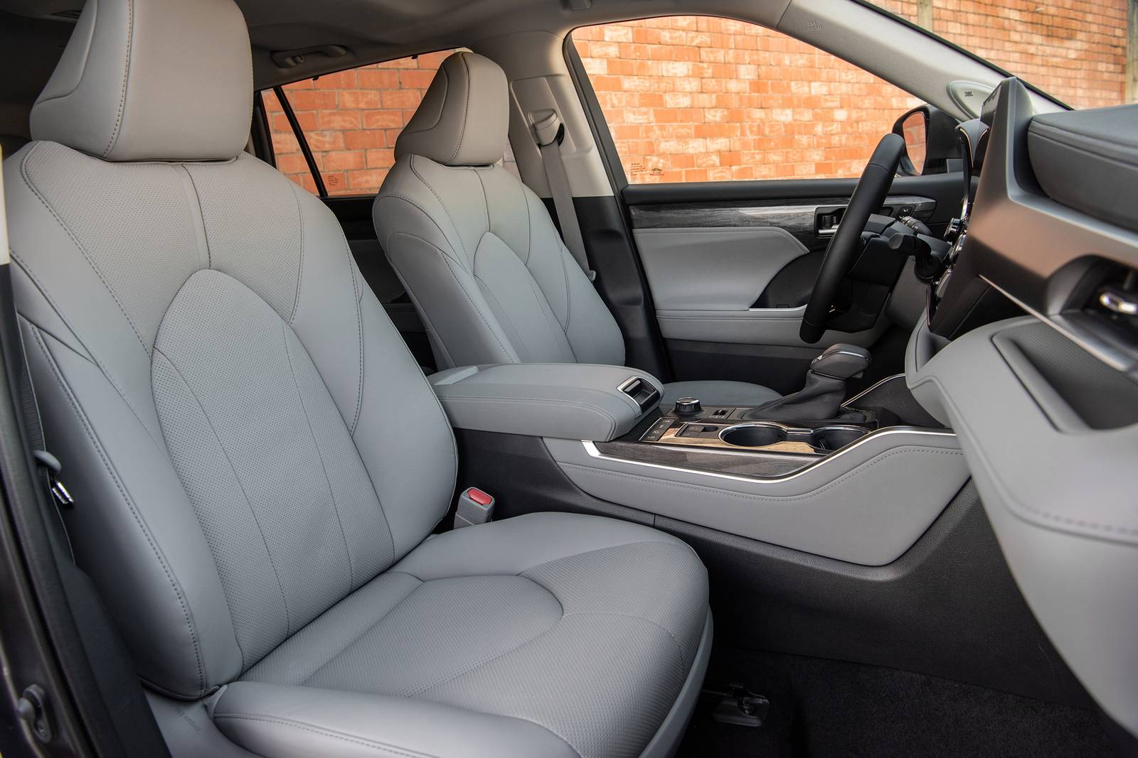 2020 Toyota Highlander interior I