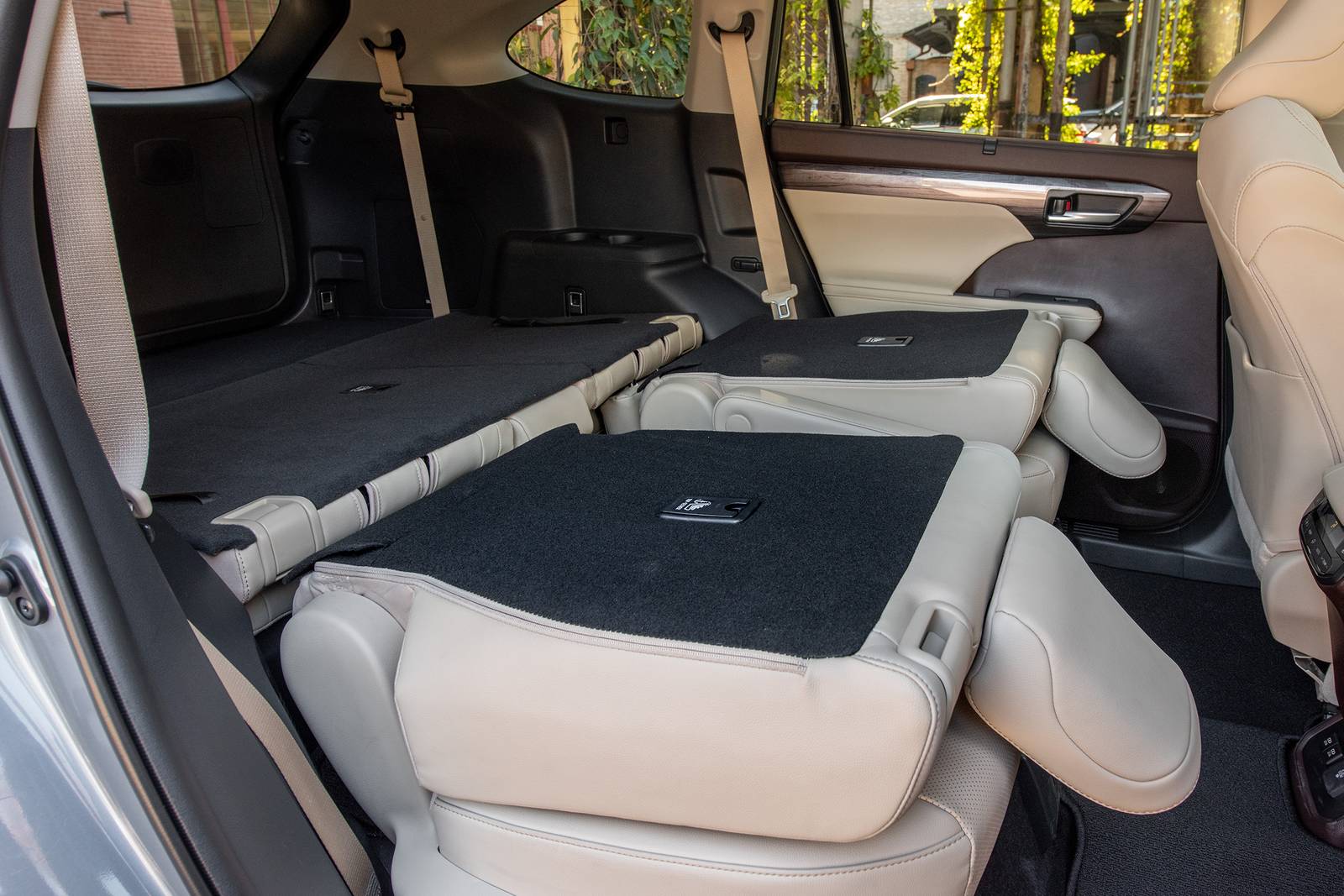 2020 Toyota Highlander interior RSD