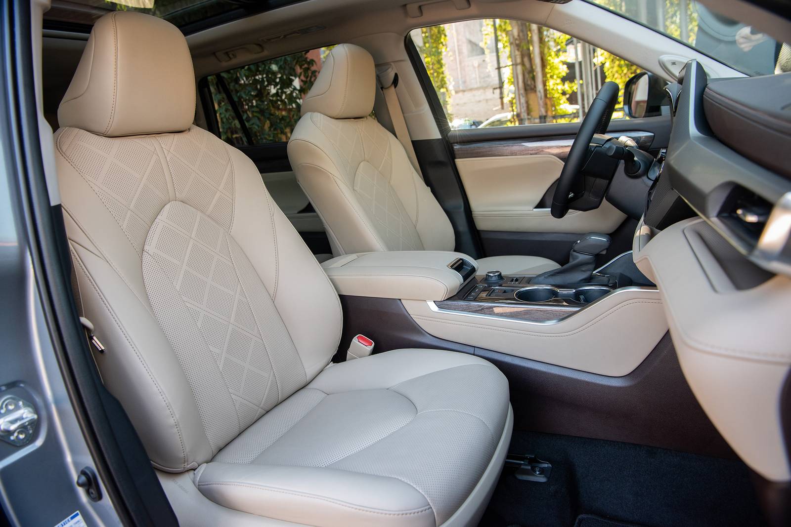 2021 Toyota Highlander interior I