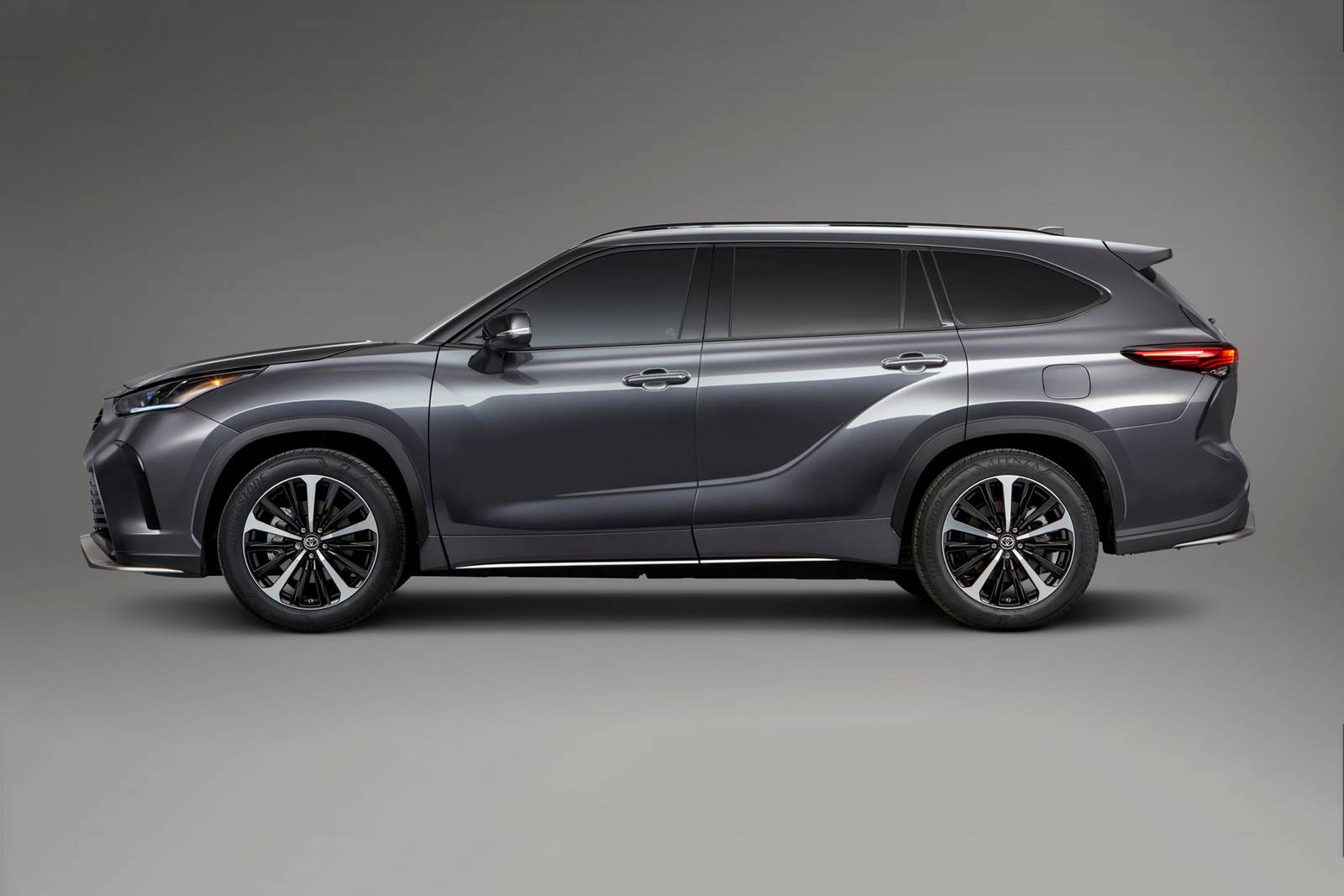 2021 Toyota Highlander exterior S