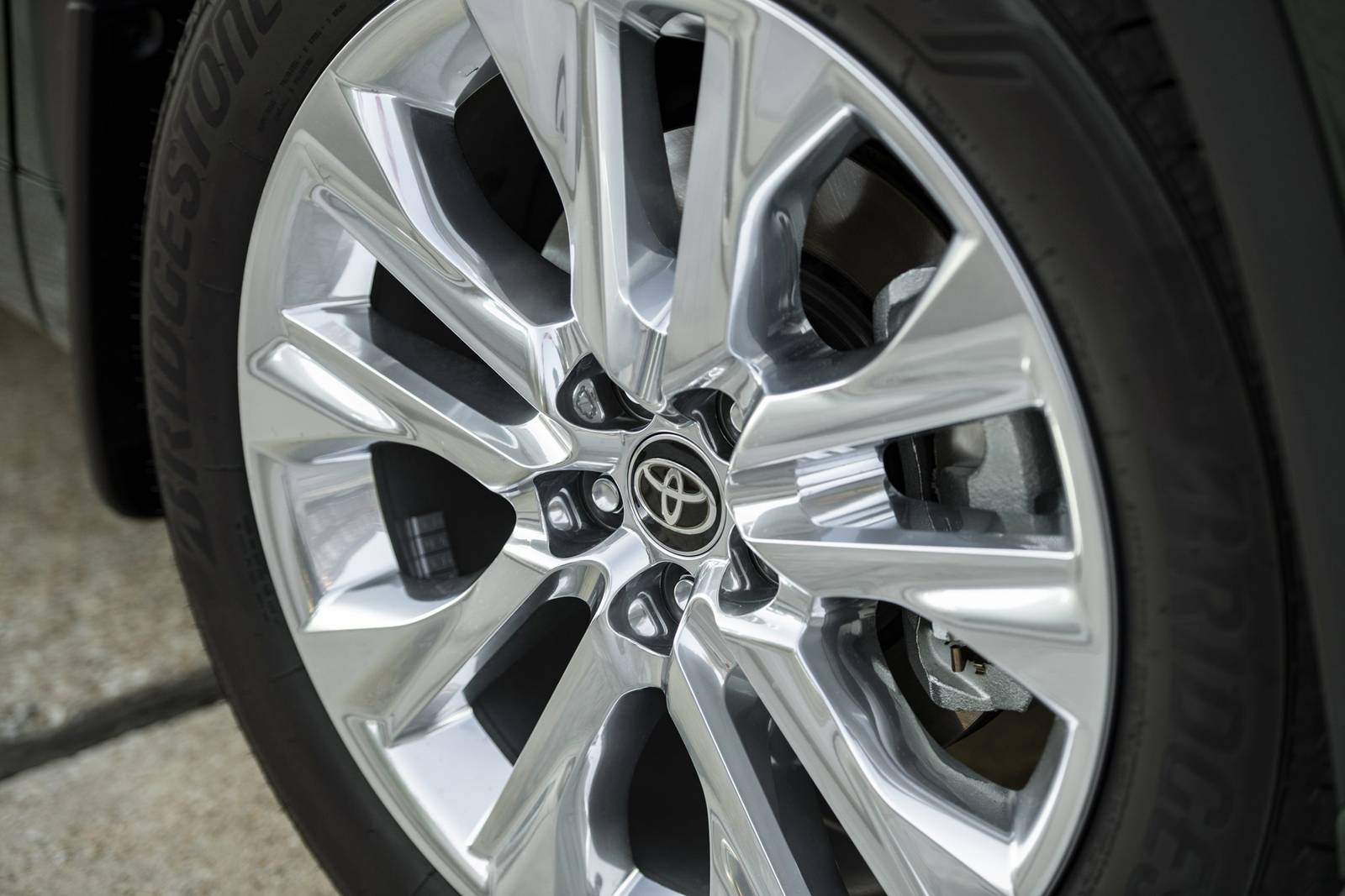 2023 Toyota Highlander exterior EDETAIL