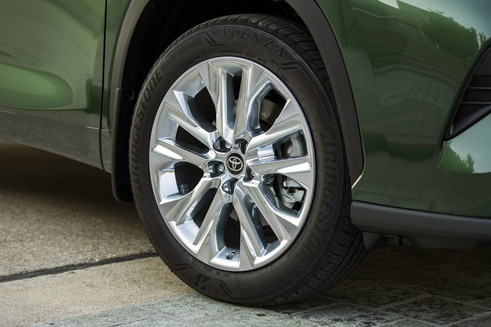 2023 Toyota Highlander exterior W