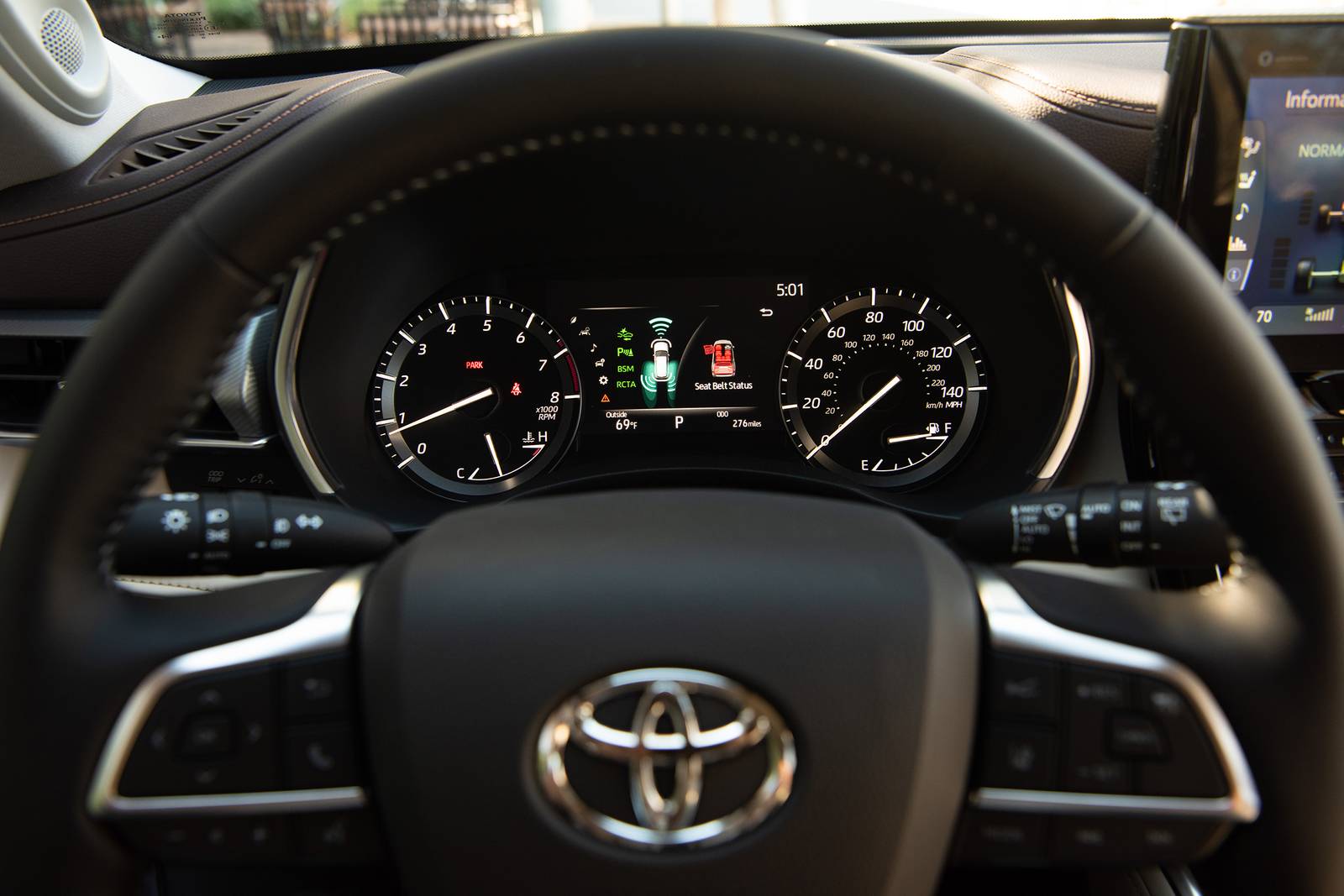 2023 Toyota Highlander interior G