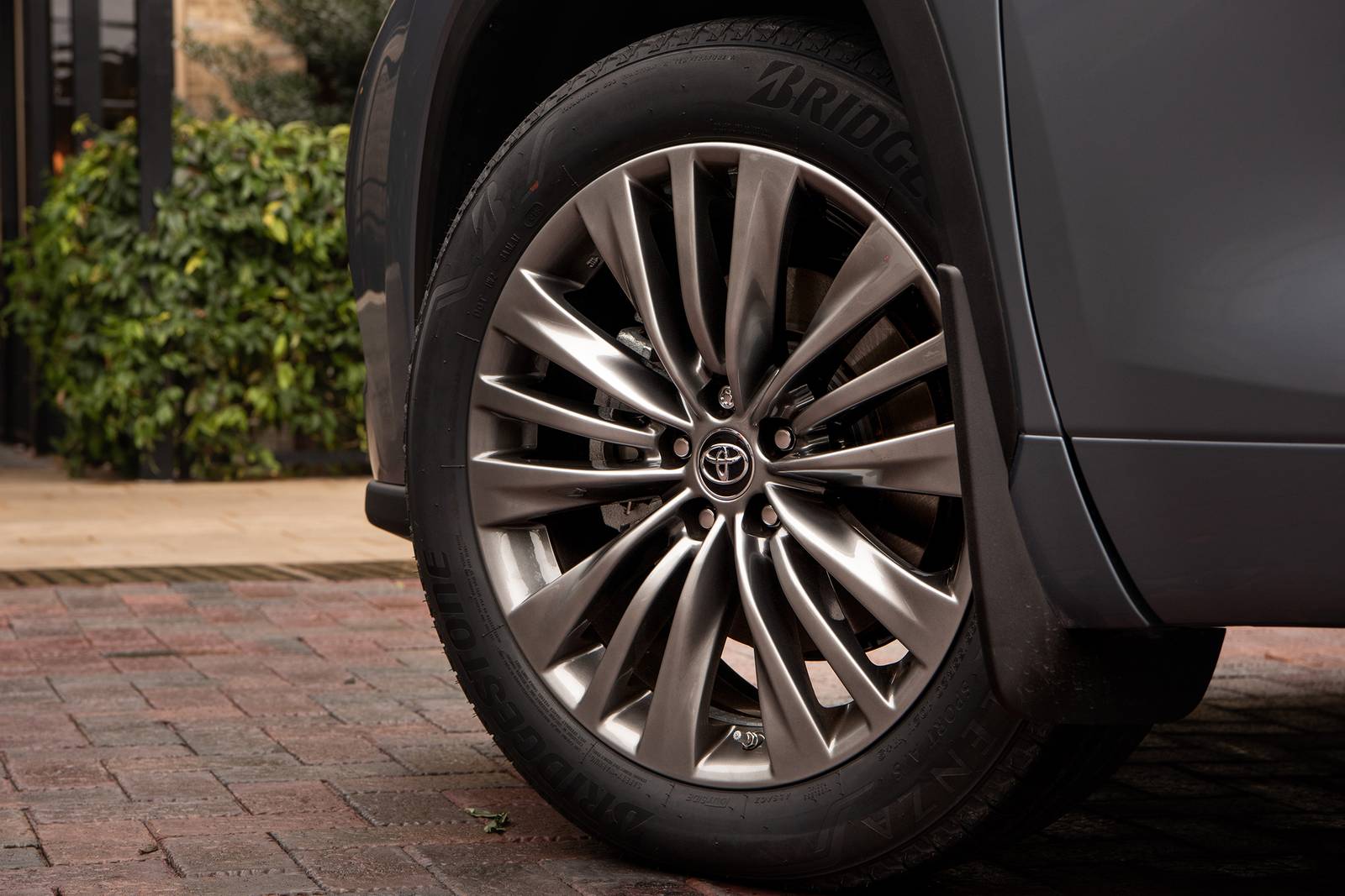 2023 Toyota Highlander exterior W