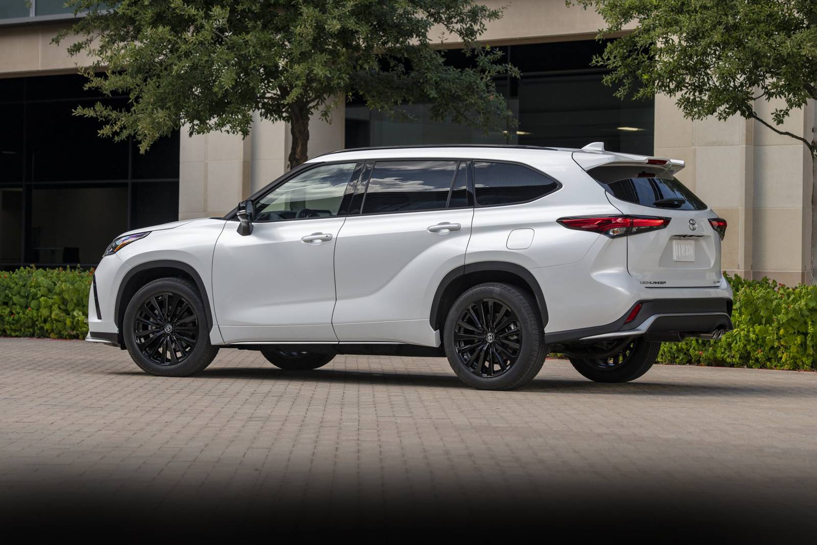 2023 Toyota Highlander exterior S