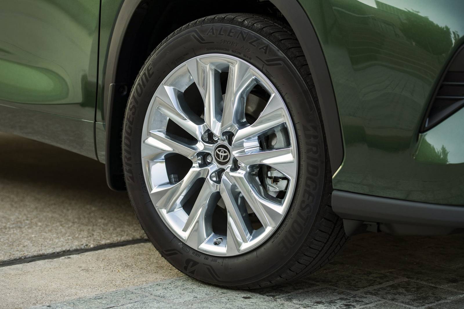 2025 Toyota Highlander exterior W