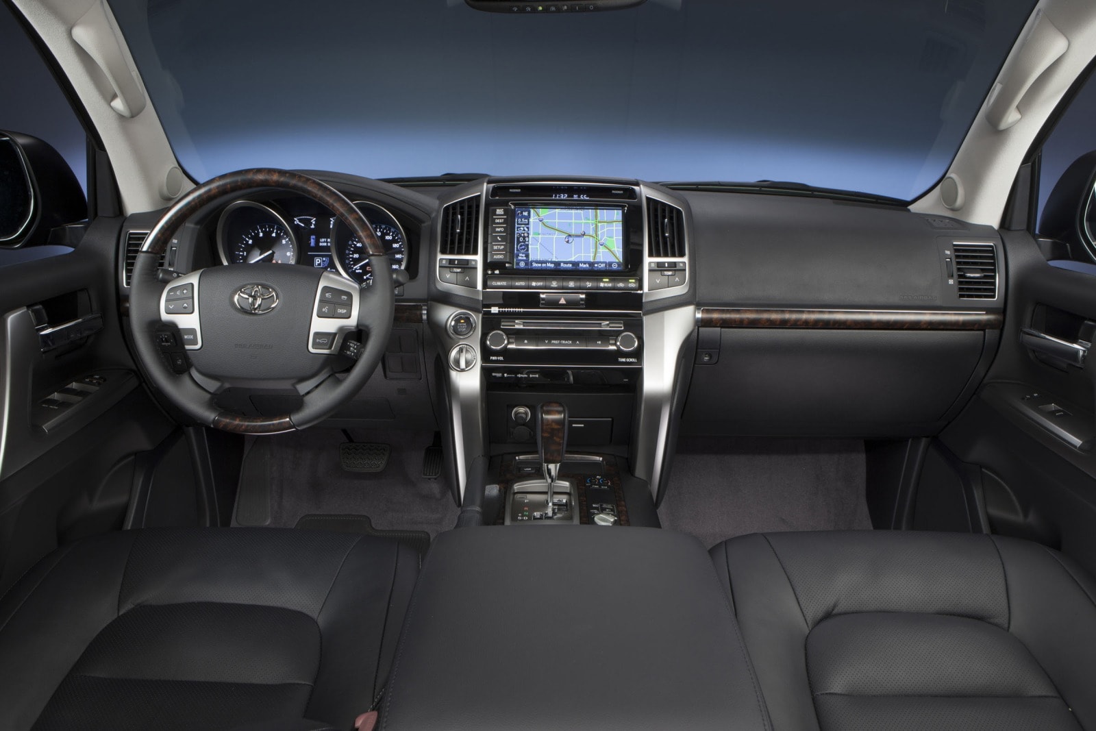 2013 Toyota Land Cruiser interior D
