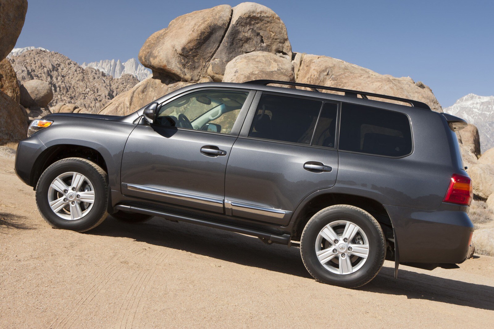 2013 Toyota Land Cruiser 4dr SUV Exterior